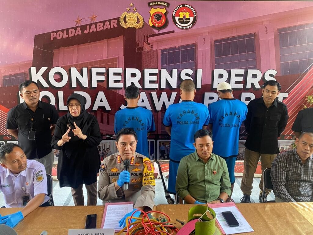 Polda Jabar Tangkap 3 Tersangka Pencurian Besi Cadangan Rel Kereta Api