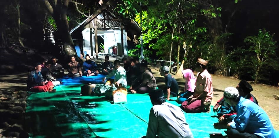 Relawan Wahono – Nurul Kecamatan Malo, Gelar Do’a Bersama di Makam Wali Kidangan