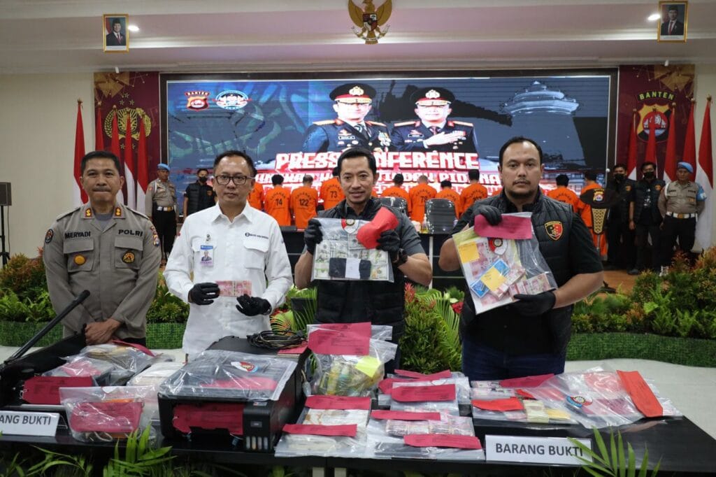 14 Tersangka Peredaran Uang Palsu Ditangkap Ditreskrimum Polda Banten