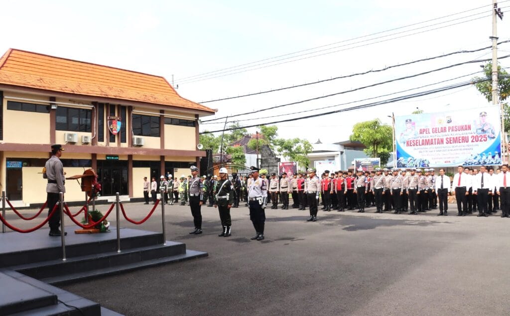 Polres Bojonegoro Gelar Operasi Keselamatan Semeru 2025. Masyarakat Dihimbau Agar Selalu Tertib Berlalu lintas Polres Bojonegoro Gelar Operasi Keselamatan Semeru 2025. Masyarakat Dihimbau Agar Selalu Tertib Berlalu lintas