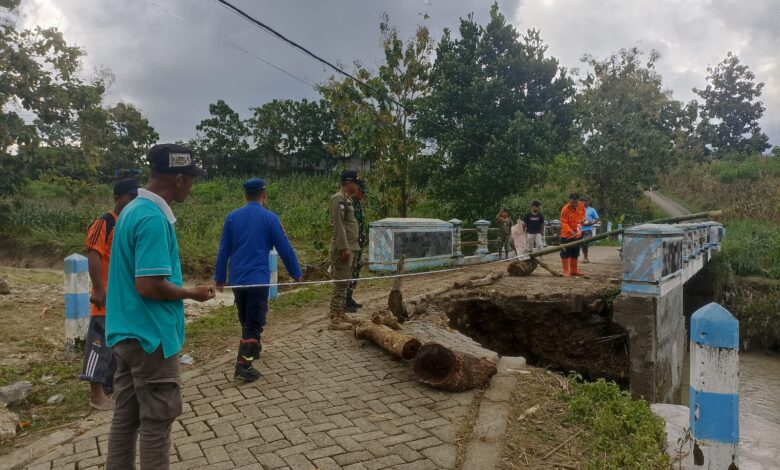 Banjir Bandang Menerjang 3 Desa, di Wilayah Kecamatan Sekar dan Gondang, Bojonegoro Banjir Bandang Menerjang 3 Desa, di Wilayah Kecamatan Sekar dan Gondang, Bojonegoro
