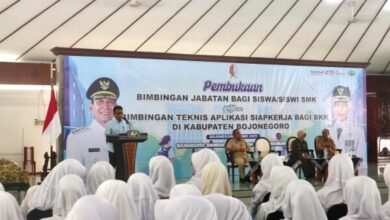 Bupati Bojonegoro Ajak Semua Pihak Bersinergi Siapkan Siswa SMK Sederajat Melek Teknologi Untuk Masuk Dunia Kerja