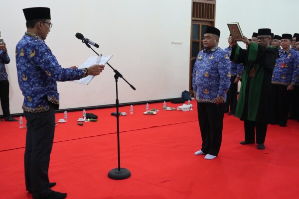 Bupati Bojonegoro Setyo Wahono Lantik Andik Sudjarwo Sebagai Penjabat Sekretaris Daerah Bupati Bojonegoro Setyo Wahono Lantik Andik Sudjarwo Sebagai Penjabat Sekretaris Daerah