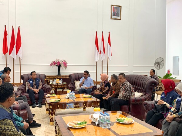 Bupati Bojonegoro Setyo Wahono Sambut Hangat Tim Penilai Lomba Pelaksana Gotong Royong Terbaik Provinsi Jawa Timur 2025 Bupati Bojonegoro Setyo Wahono Sambut Hangat Tim Penilai Lomba Pelaksana Gotong Royong Terbaik Provinsi Jawa Timur 2025