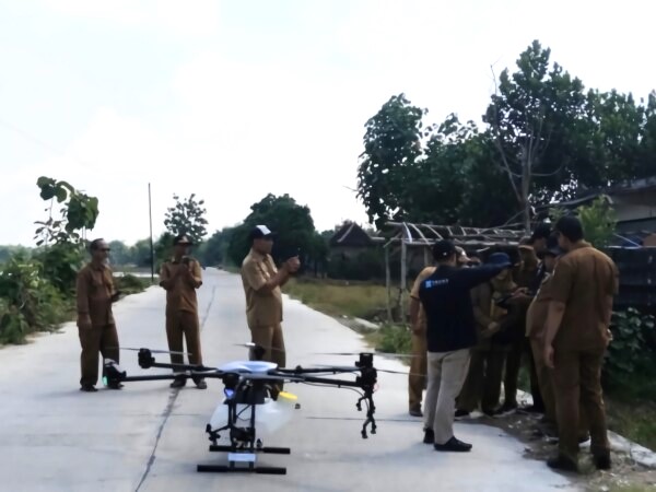 Bupati Bojonegoro Setyo Wahono Sediakan Drone Penyemprot Pestisida, Gratis Bagi Petani di Wilayahnya