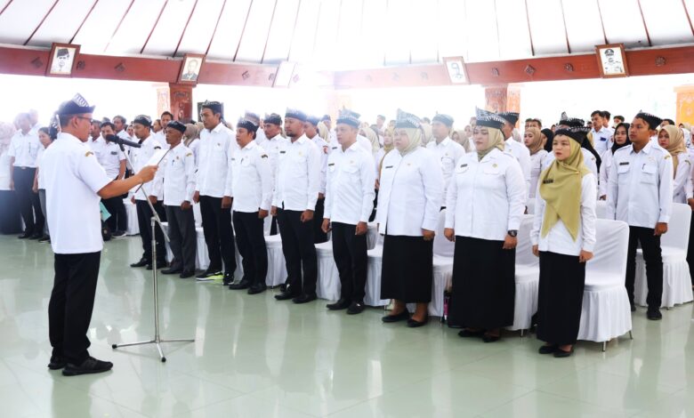 Bupati Wahono Sambut Baik Pengukuhan Forsekdes, Tekankan Pentingnya Peningkatan Kesejahteraan Masyarakat Desa Bupati Wahono Sambut Baik Pengukuhan Forsekdes, Tekankan Pentingnya Peningkatan Kesejahteraan Masyarakat Desa