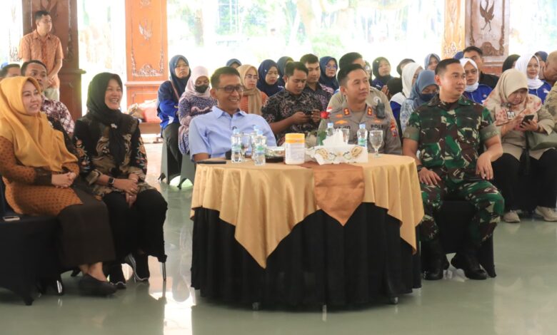 Kapolres Bojonegoro AKBP Mario Prahatinto, Hadiri May Day, di Pemkab Bojonegoro Kapolres Bojonegoro AKBP Mario Prahatinto, Hadiri May Day, di Pemkab Bojonegoro