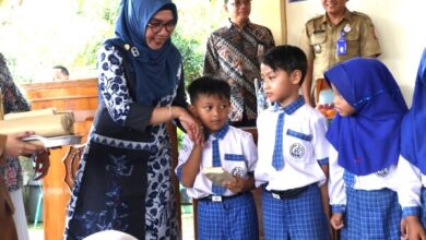 Ketua TP Posyandu Bojonegoro Cantika Wahono, Semangati Posyandu Desa Sukowati, Kapas, Yang Masuk Juara 5 Besar Se-Jawa Timur