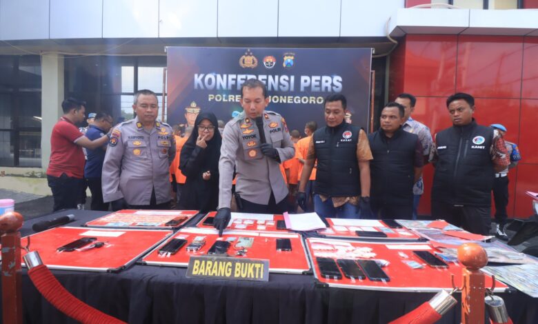 Polres Bojonegoro Ungkap 17 Kasus Narkotika dan Okerbaya, 17 Tersangka Diamankan Polres Bojonegoro Ungkap 17 Kasus Narkotika dan Okerbaya, 17 Tersangka Diamankan