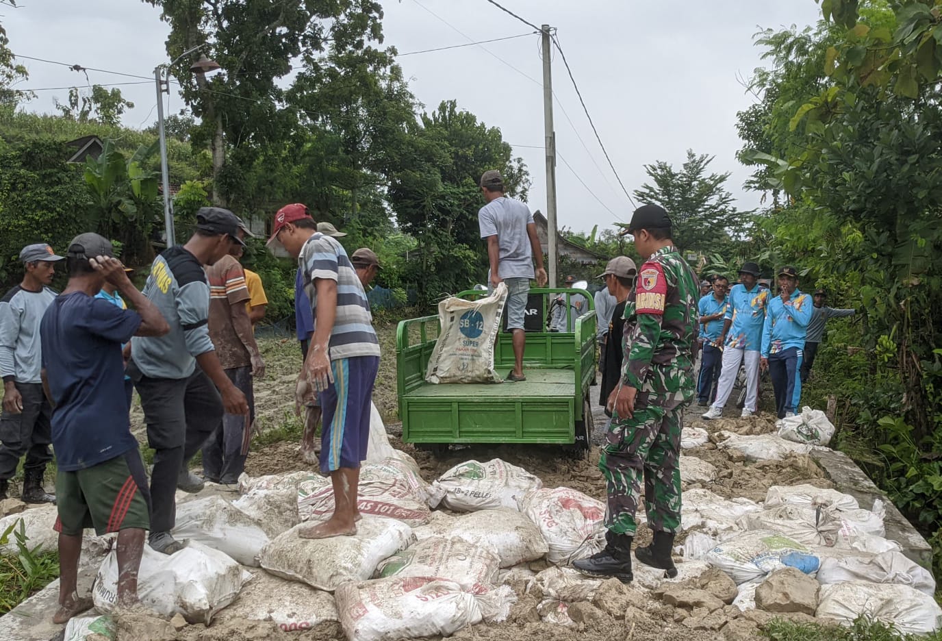 Ratusan Warga Desa Geneng, Margomulyo, Ikuti Kegiatan Pencanangan BBGRM XXII, 2025