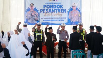 Satlantas Polres Bojonegoro Gelar Police Go To Santri, di Ponpes Al Rosyid, Ngumpakdalem, Dander