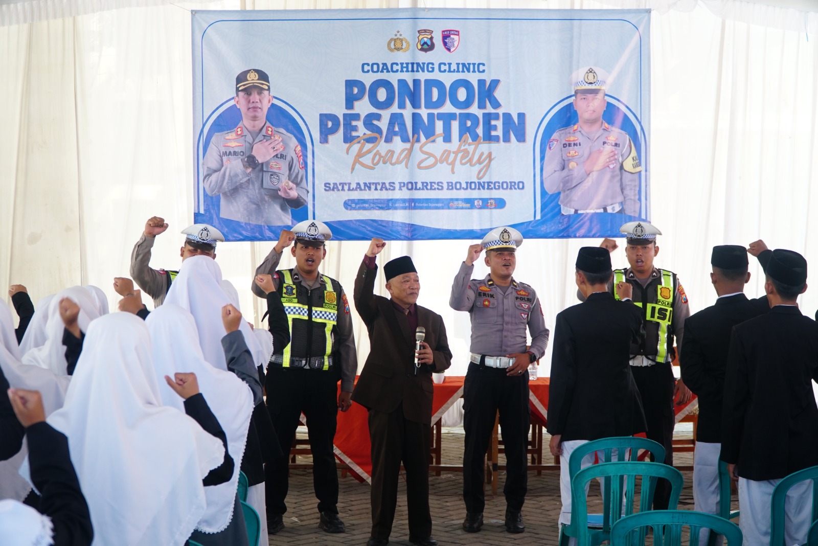 Satlantas Polres Bojonegoro Gelar Police Go To Santri, di Ponpes Al Rosyid, Ngumpakdalem, Dander