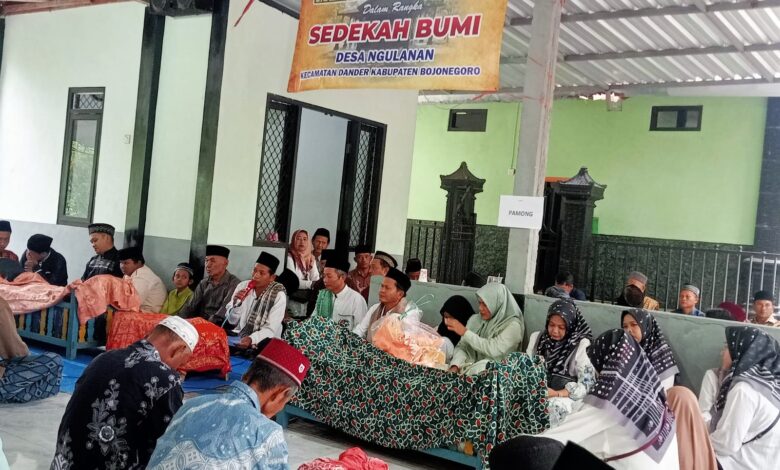 Sedekah Bumi Desa Ngulanan, Dander, Gelar Tasyakuran, Tahlil Kubro dan Do’a Bersama, Berlangsung Khidmat Sedekah Bumi Desa Ngulanan, Dander, Gelar Tasyakuran, Tahlil Kubro dan Do’a Bersama, Berlangsung Khidmat