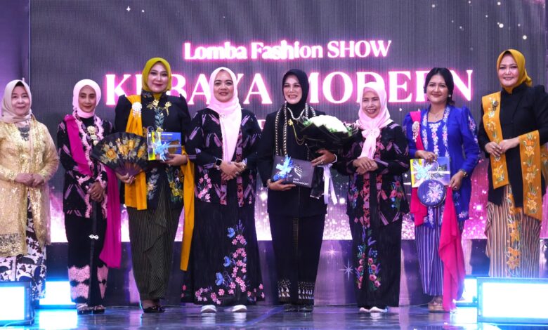 Semarak, Fashion Show Kebaya Modern Batik Bojonegoro, Oleh Gabungan Organisasi Wanita (GOW) Bojonegoro Semarak, Fashion Show Kebaya Modern Batik Bojonegoro, Oleh Gabungan Organisasi Wanita (GOW) Bojonegoro