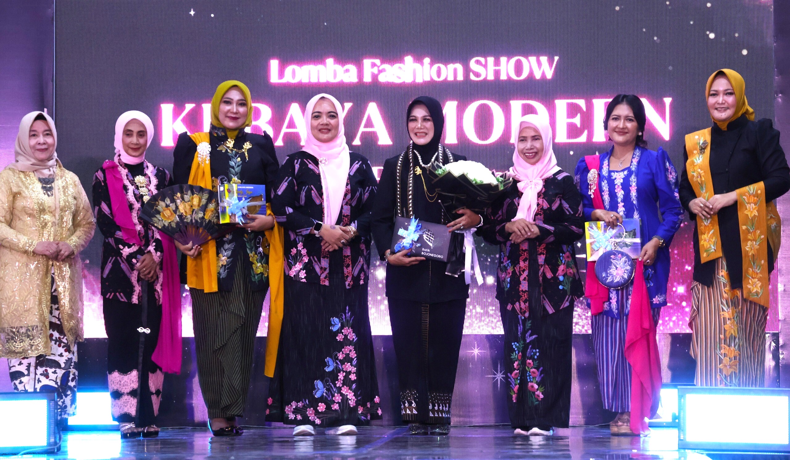 Semarak, Fashion Show Kebaya Modern Batik Bojonegoro, Oleh Gabungan Organisasi Wanita (GOW) Bojonegoro