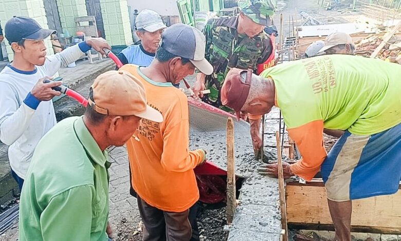 TNI Koramil Sumberrejo Bersama warga, Cor Pondasi Musholla Baitul Mukminin Margoagung TNI Koramil Sumberrejo Bersama warga, Cor Pondasi Musholla Baitul Mukminin Margoagung