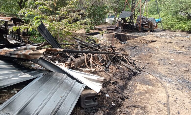 Ludes Terbakar, Gubuk di Tambang Minyak Tradisional, Hargomulyo, Kedewan, Bojonegoro Ludes Terbakar, Gubuk di Tambang Minyak Tradisional, Hargomulyo, Kedewan, Bojonegoro