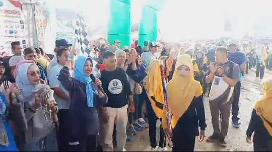 Wabup Bojonegoro Nurul Azizah Berangkatkan Jalan Sehat Yang Digelar LAN Bojonegoro, di Jono, Temayang Wabup Bojonegoro Nurul Azizah Berangkatkan Jalan Sehat Yang Digelar LAN Bojonegoro, di Jono, Temayang
