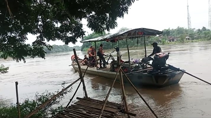 Waspada, Banjir Luapan Bengawan Solo di Bojonegoro, Memasuki Siaga Merah dengan Tren Naik Waspada, Banjir Luapan Bengawan Solo di Bojonegoro, Memasuki Siaga Merah dengan Tren Naik