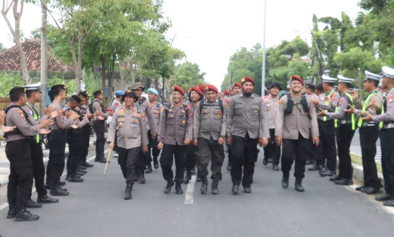 133 Personel Tempuh Long March 30 Kilometer Jadi Tradisi Pembaretan Sat Reskrim dan Sat Resnarkoba Polres Bojonegoro 133 Personel Tempuh Long March 30 Kilometer Jadi Tradisi Pembaretan Sat Reskrim dan Sat Resnarkoba Polres Bojonegoro