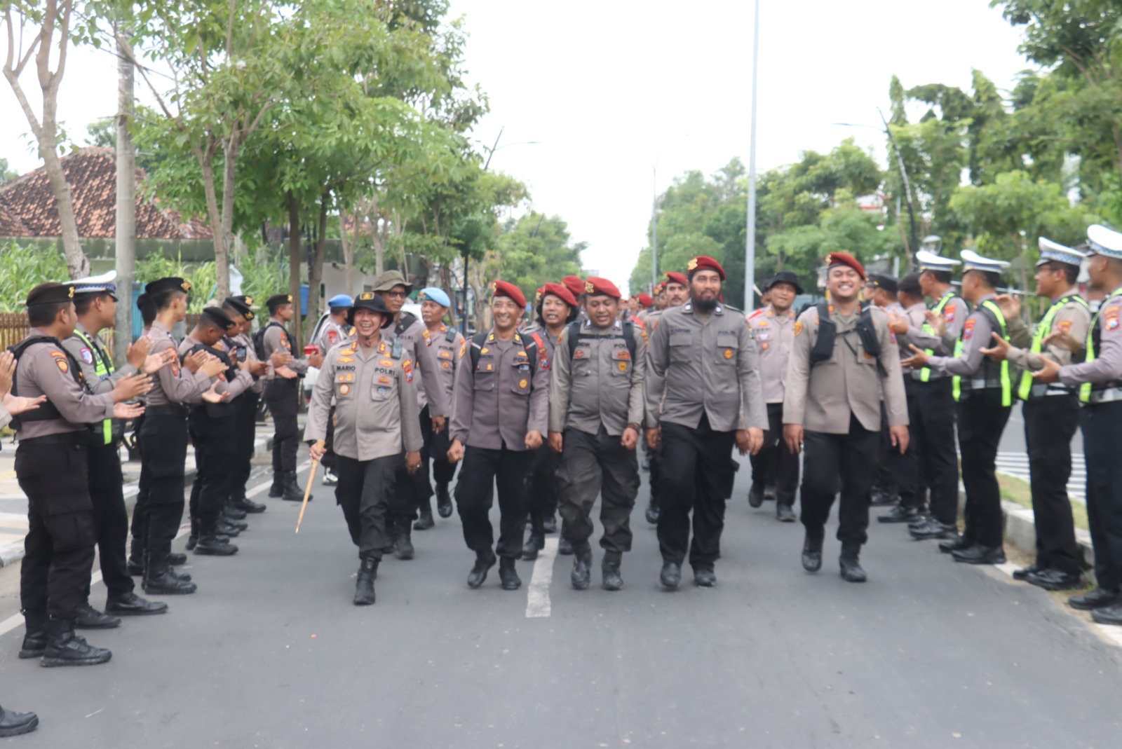 133 Personel Tempuh Long March 30 Kilometer Jadi Tradisi Pembaretan Sat Reskrim dan Sat Resnarkoba Polres Bojonegoro