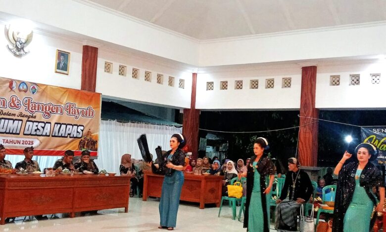 Adat Istiadat dan Budaya Masih Terpelihara Dengan Baik, di Acara Sedekah Bumi Desa Kapas, Kecamatan Kapas, Bojonegoro Adat Istiadat dan Budaya Masih Terpelihara Dengan Baik, di Acara Sedekah Bumi Desa Kapas, Kecamatan Kapas, Bojonegoro