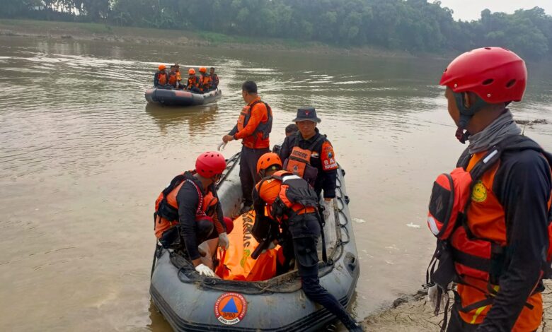 Akibat Mendulang Emas di Bengawan Solo, Seorang Warga Desa Kacangan, Malo, Tenggelam dan Ditemukan Meninggal Akibat Mendulang Emas di Bengawan Solo, Seorang Warga Desa Kacangan, Malo, Tenggelam dan Ditemukan Meninggal