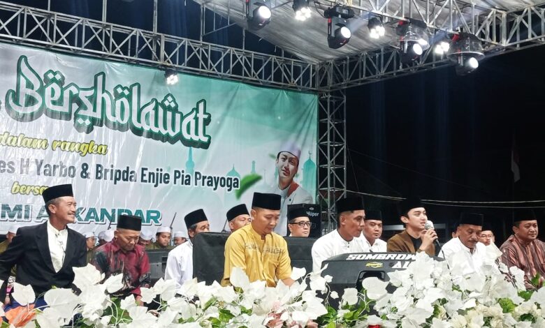 Babad Bersholawat, Tasyakuran Kades Babad H. Yarbo, Atas Keberhasilan Putranya Bripda Enjie Pia Prayoga Jadi Polisi, Kini Dinas di Poda Jatim Babad Bersholawat, Tasyakuran Kades Babad H. Yarbo, Atas Keberhasilan Putranya Bripda Enjie Pia Prayoga Jadi Polisi, Kini Dinas di Poda Jatim