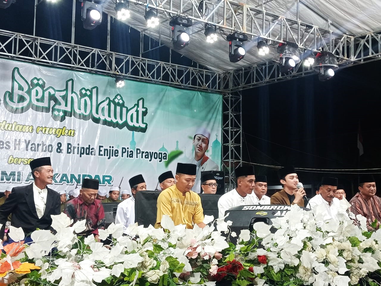 Babad Bersholawat, Tasyakuran Kades Babad H. Yarbo, Atas Keberhasilan Putranya Bripda Enjie Pia Prayoga Jadi Polisi, Kini Dinas di Poda Jatim