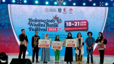 Bojonegoro Wastra Batik Festival Makin Semarak, Hadirnya Anak-anak Muda Ikuti Lomba Desain Ilustrasi Fashion