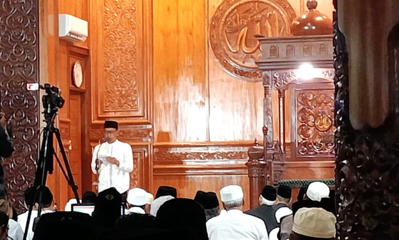 Bupati Bojonegoro H. Setyo Wahono Ikuti Sholat Idul Adha 1446 Hiriyah di Masjid Agung Darussalam, Bojonegoro Kota