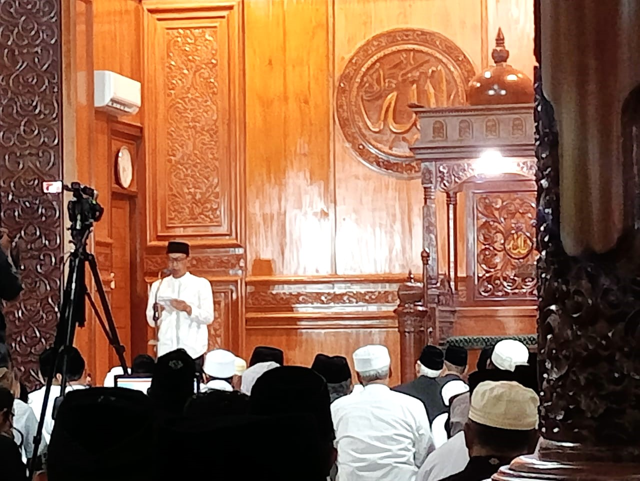Bupati Bojonegoro H. Setyo Wahono Ikuti Sholat Idul Adha 1446 Hiriyah di Masjid Agung Darussalam, Bojonegoro Kota