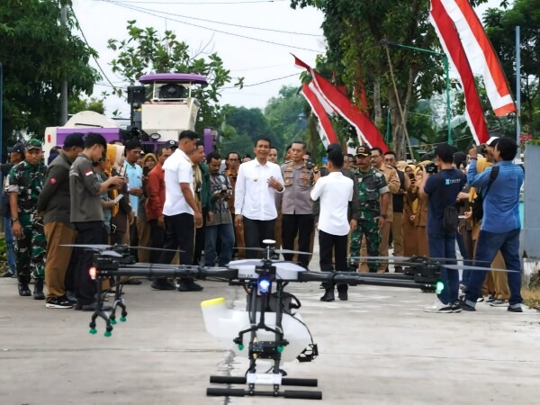 Bupati Bojonegoro Setyo Wahono Bertekad Memajukan Petani, Dengan Menghadirkan Drone Sprayer Gratis
