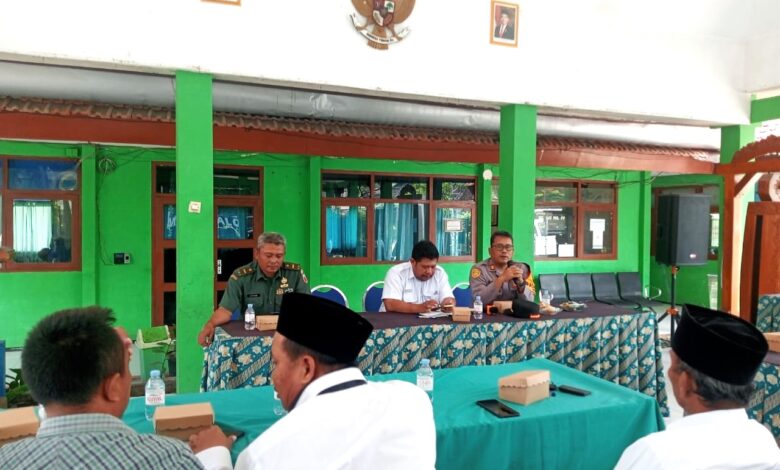 Di Konferensi Kepala Desa, Kapolsek Malo AKP Suryanto Sampaikan Bahayanya Aliran Listrik Untuk Jebakan Tikus Di Konferensi Kepala Desa, Kapolsek Malo AKP Suryanto Sampaikan Bahayanya Aliran Listrik Untuk Jebakan Tikus