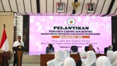 Hadir di Pelantikan Pengurus IBI, Bupati Bojonegoro Dorong Bidan Aktif Tekan Angka Kematian Ibu dan Bayi
