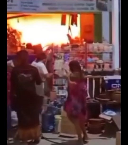 Hangus Terbakar, Sebuah Toko Kelontong Milik Seorang ASN, di Desa Bendo, Kapas