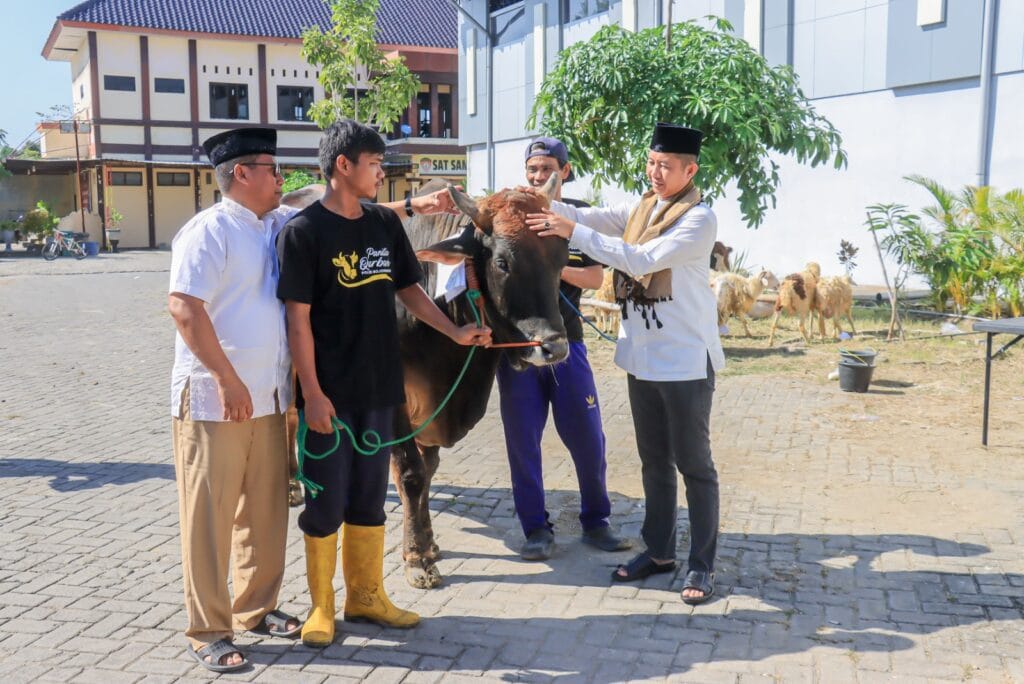 Hari Raya Idul Adha 1446 Hijriyah, Polres Bojonegoro Kurban 20 ekor Sapi dan 31 ekor Kambing, Dibagikan ke Mereka Yang Berhak Menerimanya