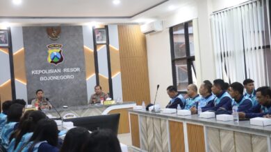 Kapolres Bojonegoro AKBP Mario Prahatinto Lepas Tim Bola Voli Menuju Porprov IX Jatim 2025