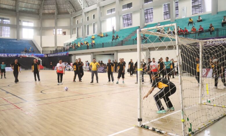 Kapolres Bojonegoro AKBP Mario Prahatinto Membuka Secara Resmi Turnamen Futsal Antar Satker dan Polsek Jajaran Kapolres Bojonegoro AKBP Mario Prahatinto Membuka Secara Resmi Turnamen Futsal Antar Satker dan Polsek Jajaran