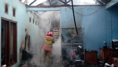 Kebakaran Rumah dan Toko Dialami Seorang Warga Sukosewu, Kerugian Ditaksir Capai 400 Juta Lebih