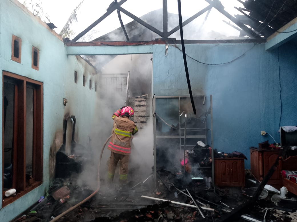 Kebakaran Rumah dan Toko Dialami Seorang Warga Sukosewu, Kerugian Ditaksir Capai 400 Juta Lebih