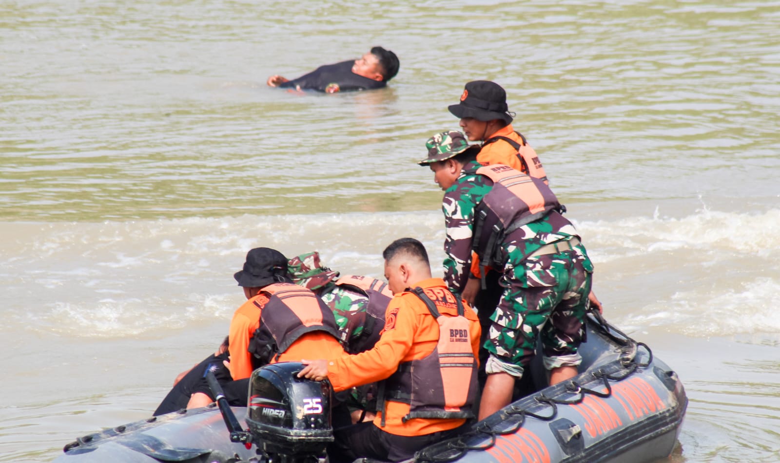 Kodim 0813 Bojonegoro, Gelar Latihan Aplikasi Teritorial Sistem Blok Penaggulangan Bencana, Di Banjarsari, Trucuk