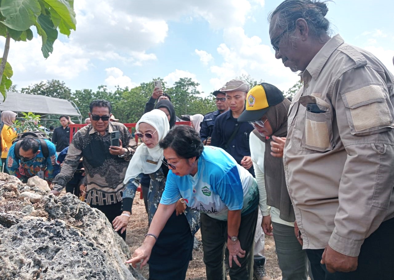 Makni Batik dan Fosil Ikan Hiu di Desa Jono, Temayang, Ikuti Penilaian Geopark Nasional 2025