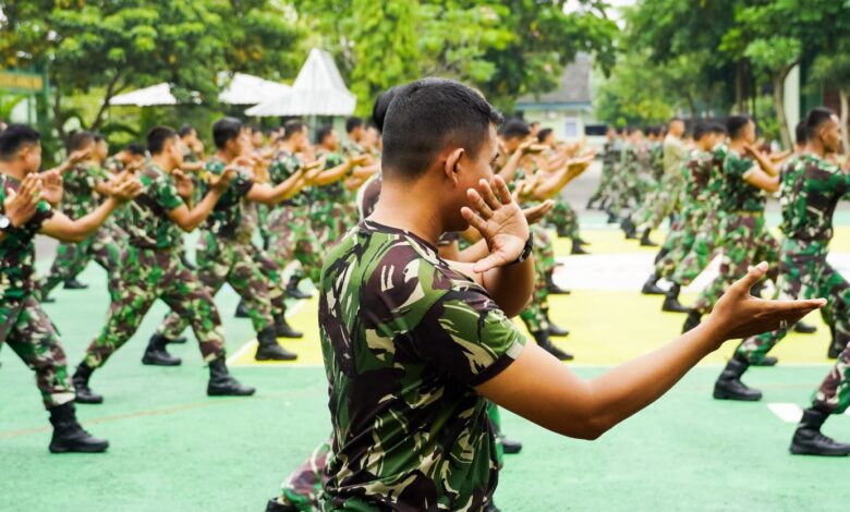 Para Prajurit Kodim 0813 Bojonegoro, Menggelar Latihan Pecak Silat Militer Para Prajurit Kodim 0813 Bojonegoro, Menggelar Latihan Pecak Silat Militer