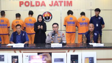 Polda Jatim Amankan 4 Orang Admin dan Anggota WA Gay di Surabaya