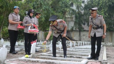 Sambut Hari Bhayangkara ke-79, Polres Bojonegoro Laksanakan Ziarah ke Taman Makam Pahlawan
