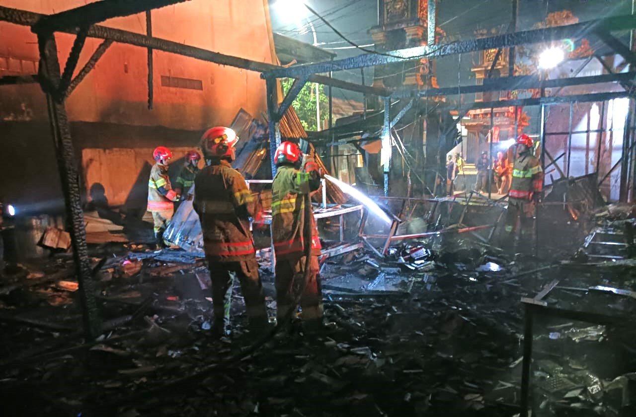 Sebuah Rumah Makan di Raya Kabunan, Balen, Ludes Terbakar, Kerugian Ditaksir Capai Rp 100 juta Lebih