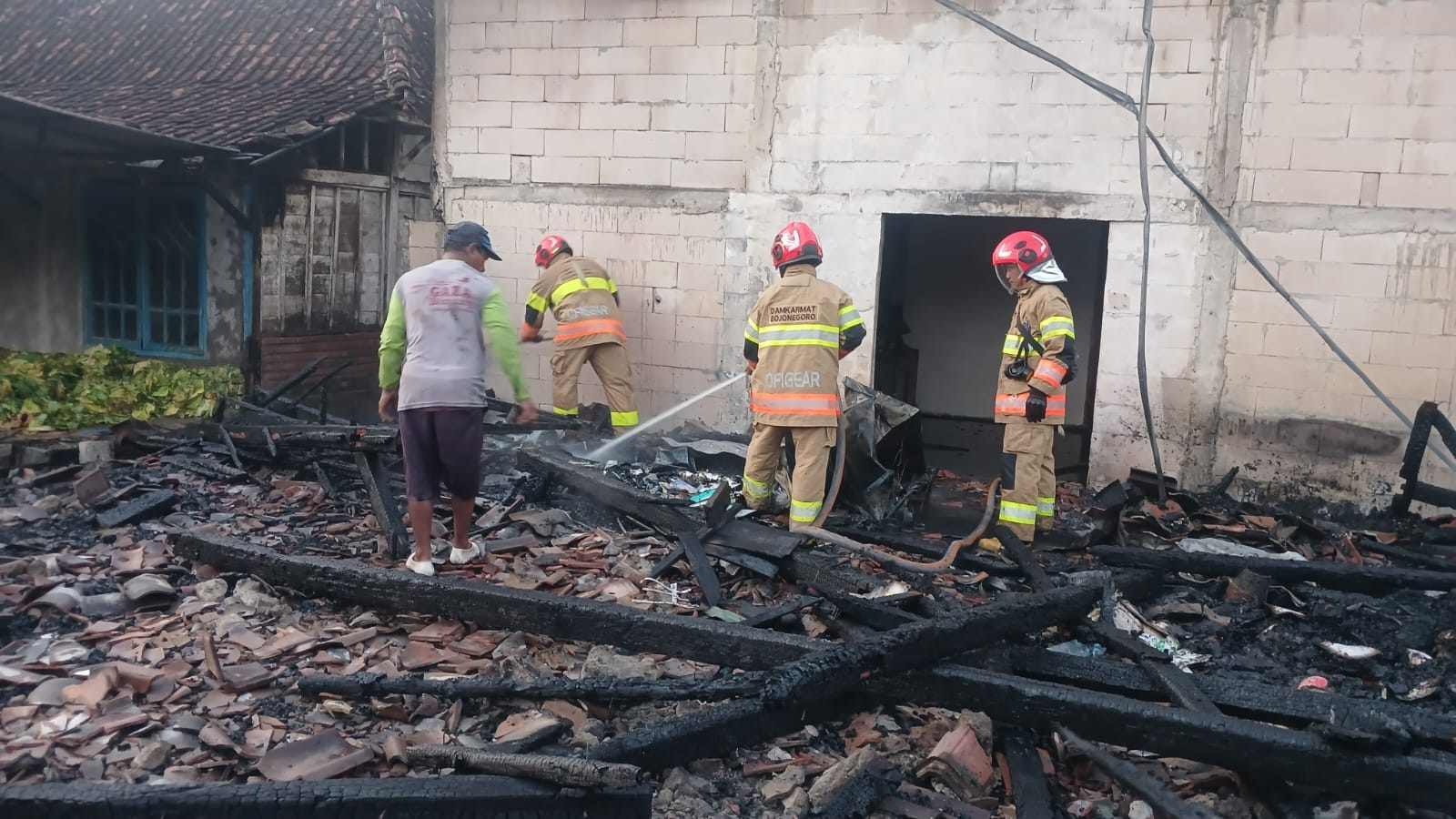 3 Unit Rumah Milik Warga Kendung, Kedungadem, Ludes Terbakar, Kerugian Ditaksir Capai Rp 500 Juta