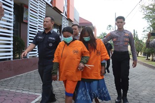 Berhasil Diamankan Anggota Polres Probolinggo Kota, 2 Wanita Pelaku Pencurian Uang, di Pasar Gotong Royong