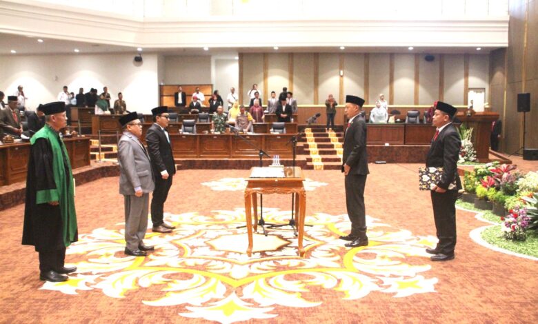 Dalam Rapat Paripurna Istimewa, Nafi’ Sahal dan Agus Dita Pratama Dilantik Jadi Anggota DPRD Bojonegoro Dalam Rapat Paripurna Istimewa, Nafi’ Sahal dan Agus Dita Pratama Dilantik Jadi Anggota DPRD Bojonegoro